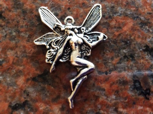 Elfe aus silberfarbenem metall - elfe,
